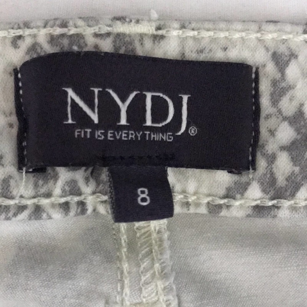 NYDJ Ami Snake Print Tailored Jeans in Diamondback Vanilla size 8 - Picture 3 of 9